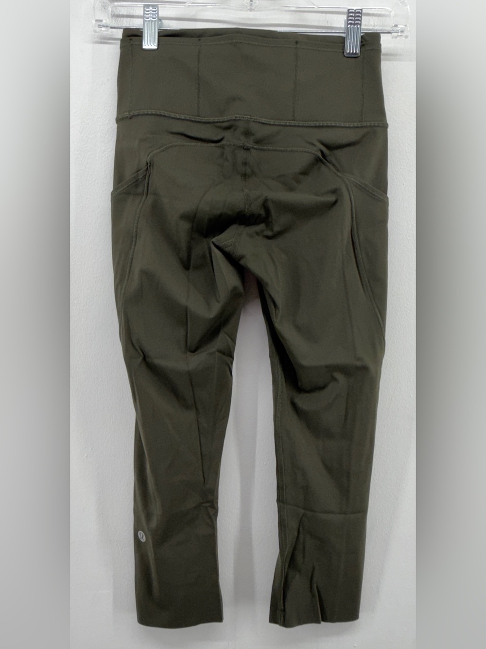 Lululemon Women’s Olive Green Capri Leggings size 4